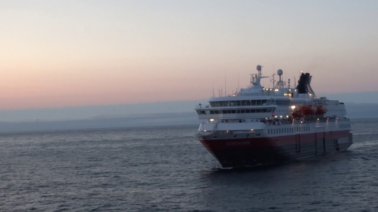 Berlevåg MS Trollfjord meets MS Nordnorge 30.4.16