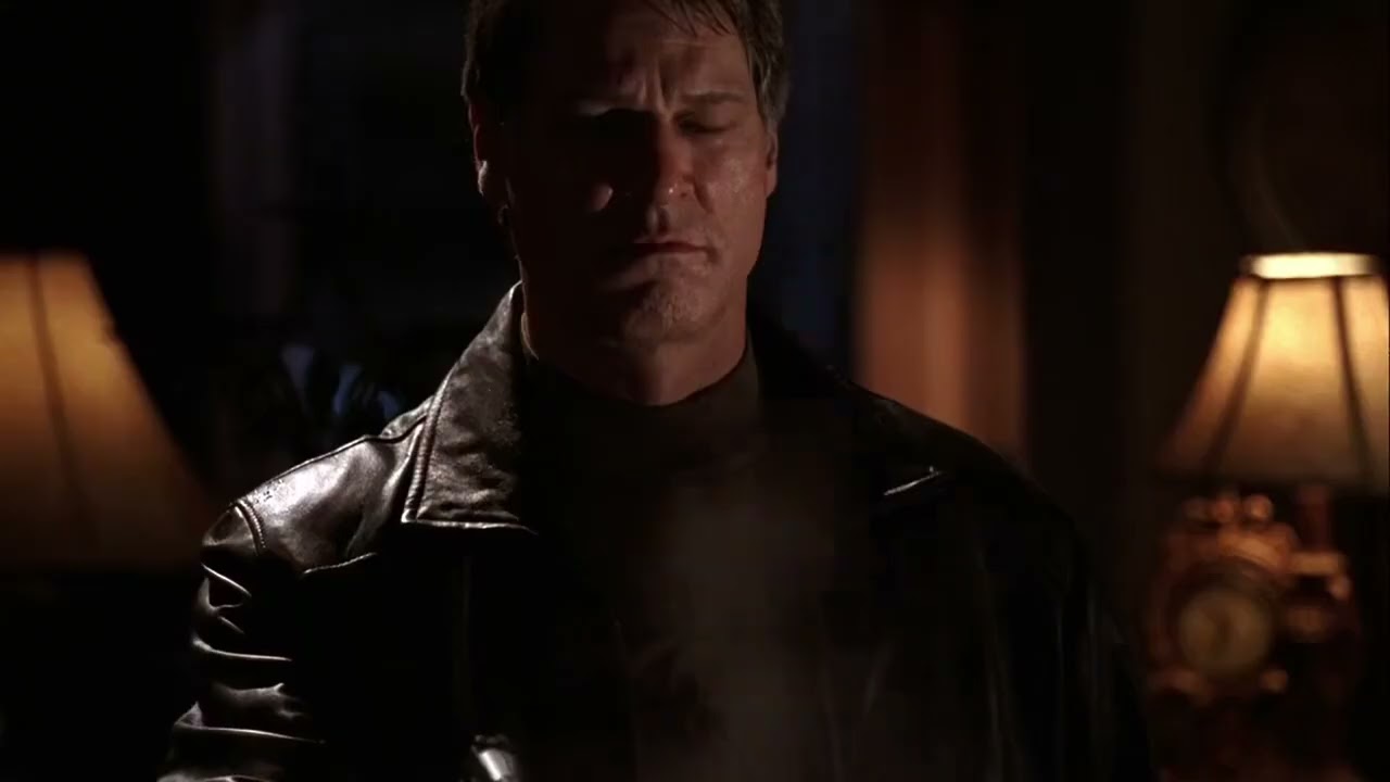 Smallville Season 7x19 Chloe and Clark discover the last Veritas member in Montreal