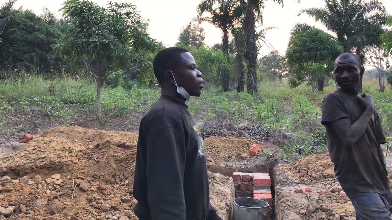 Sur le chantier pour construire la maison de la concession à Kikoka Kongo Central🇨🇩👷🏿👷🏿‍♂️🏠