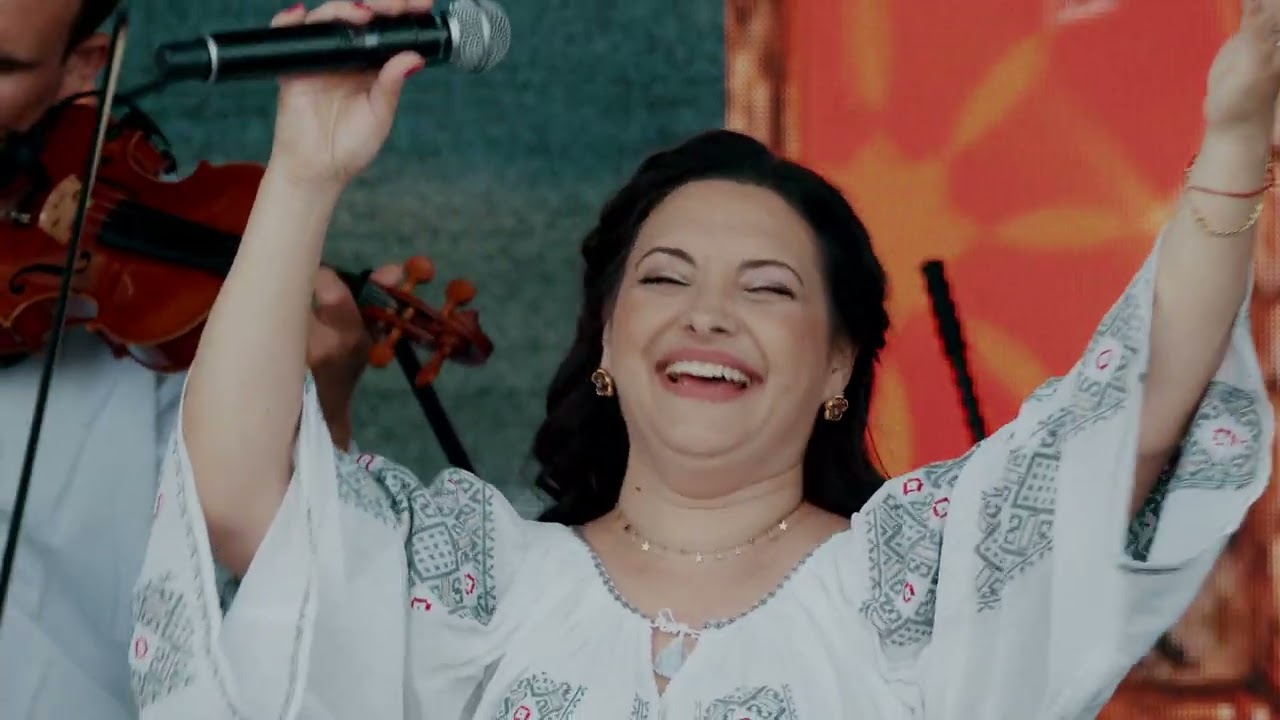 Laura Olteanu-Am fata si baiat mandru -Acompaniaza Orchestra Fratilor Stefanet