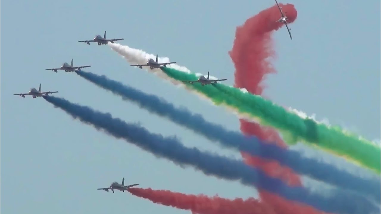 Al Fursan Aerobatic Team @ LIMA 2015, Langkawi.