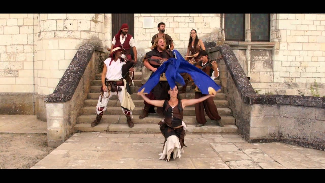 Medieval music. Middle ages. Bagpipes ! Drums ! Les Compagnons du Gras Jambon. 