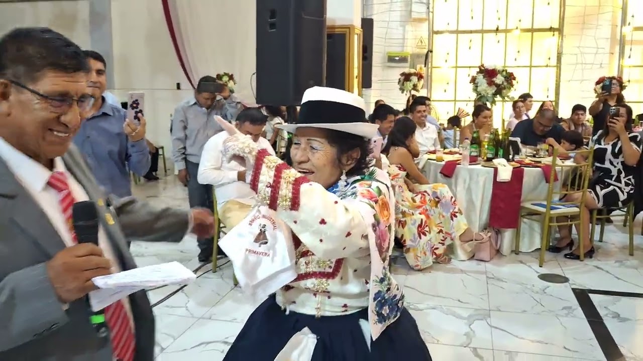 Luz Aurora  en el cumpleaños de la Sra Rayda Dianderas/ Orquesta Antología del Folklore/ 2025