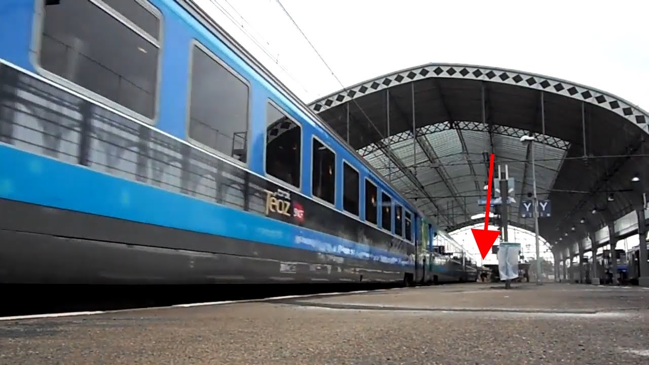 L'INCONNU QUI SAUTE DU TRAIN EN MARCHE !