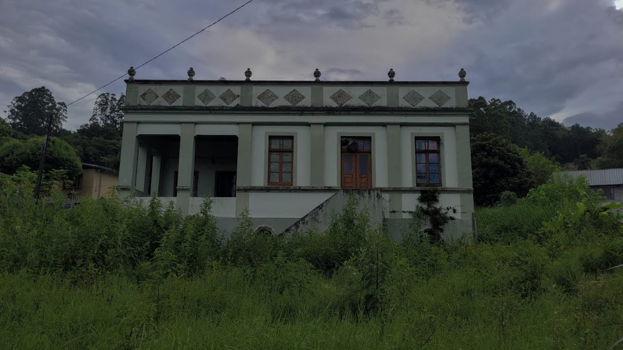 VÁRIOS MÓVEIS E ESTE LINDO CASARÃO ABANDONADO!