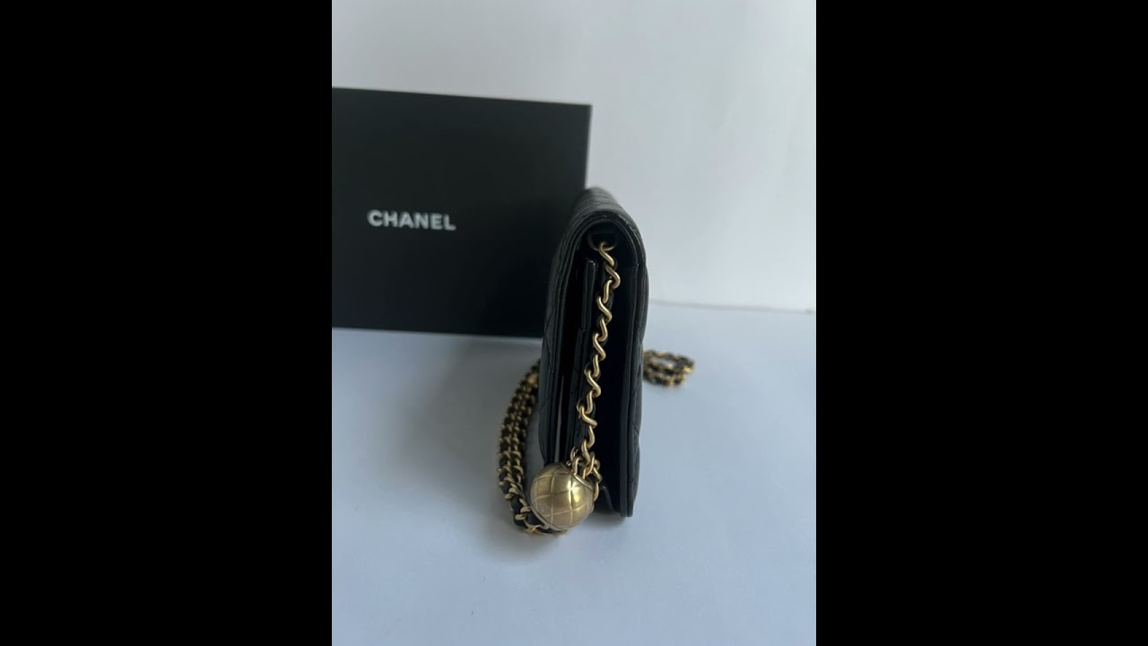 Used very very good condition chanel woc adjustable holo30 Lamb skin vintage gold hardware Immaculat