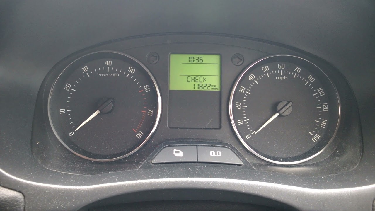 Skoda Fabia Mk2 2012 SE+ Интервал обслуживания/сброс напоминаний