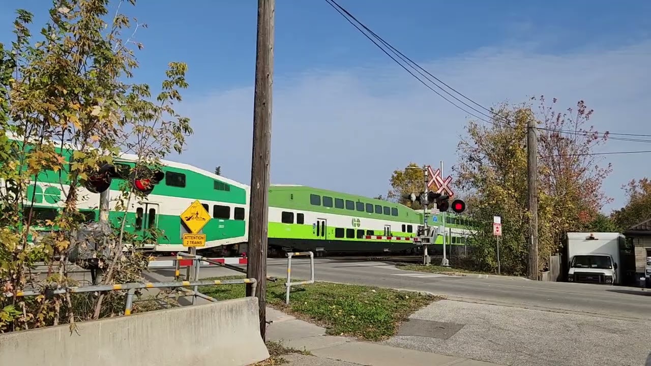 Go Trains in Mississauga: