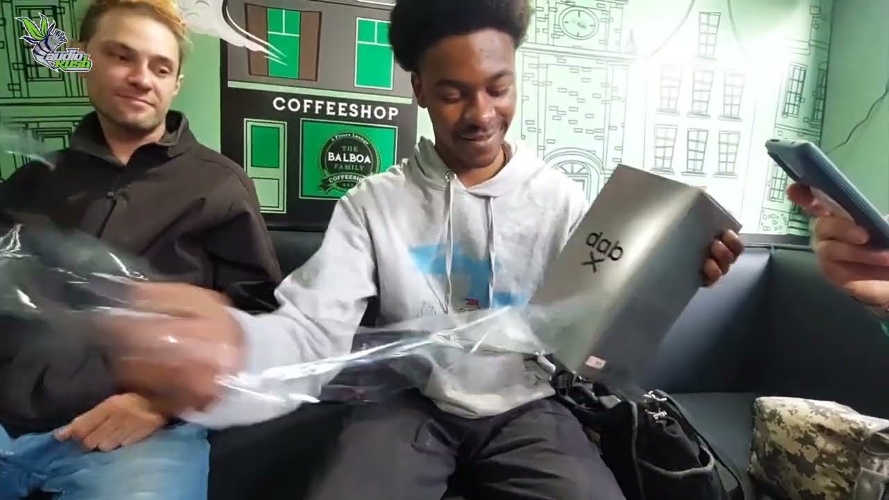 DabX Go Unboxing & Demo in Amsterdam, Coffeeshop Tour