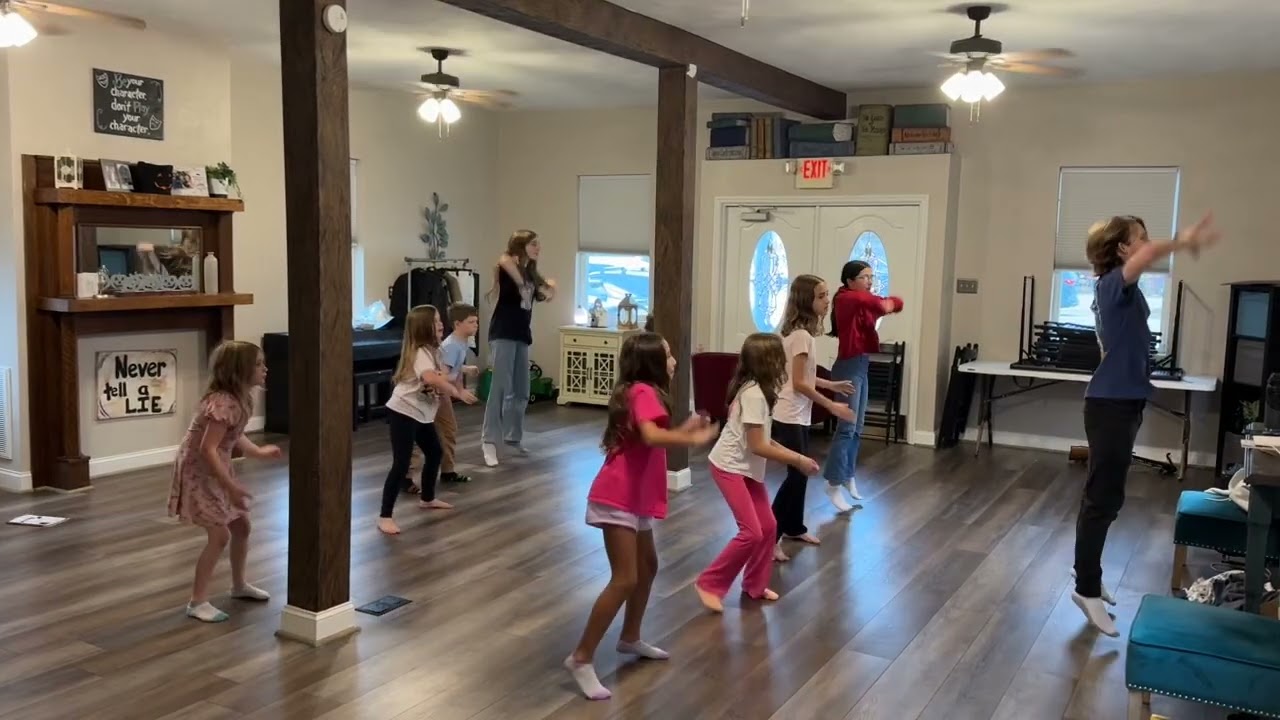  Around The Christmas Tree - Friday