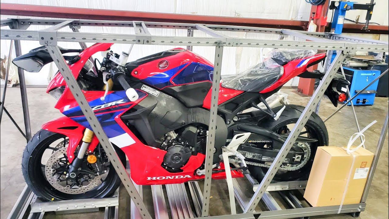 Honest Non-Sponsored Review of the 2023 Honda CBR 1000RR vs. 2023 Kawasaki ZX-10R KRT EDITION