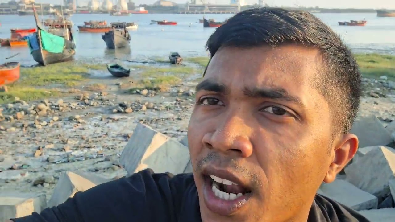 পতেঙ্গা ১৫ নং ঘাট, চট্টগ্রাম। 