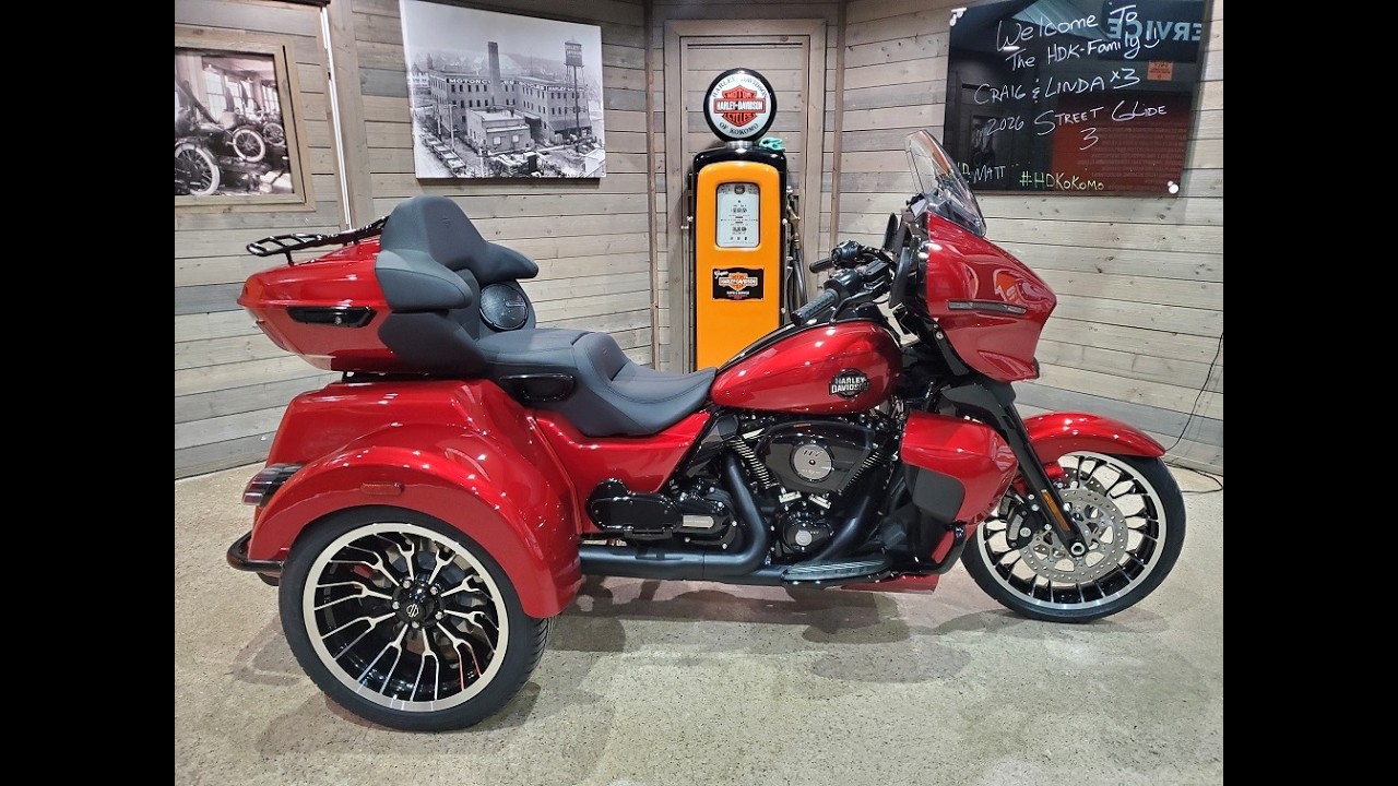 2026 Harley-Davidson Street Glide 3 Limited trike FLHLT - Brilliant Red.