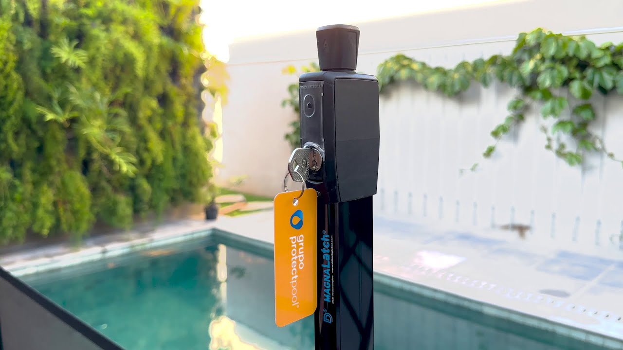 Portão com Trava Magnética e Retorno Automático Protectpool