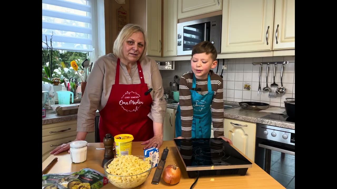 Oma und Jonas kochen Käsespätzle mit Röstzwiebeln ( alles selbst gemacht 😀) 