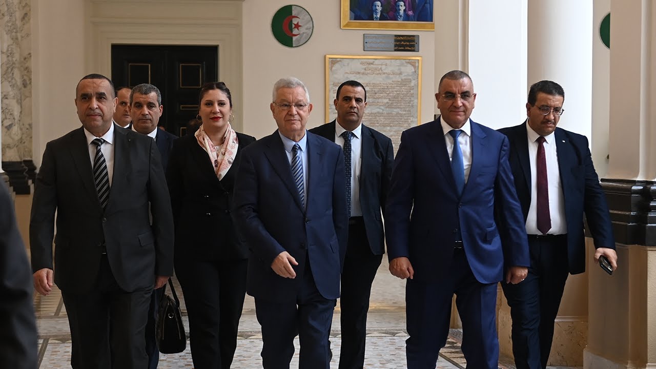 السيد عزوز ناصري، رئيس مجلس الأمة، يترأس جلسة علنية خصصت لطرح الأسئلة الشفوية على (02) وزراء