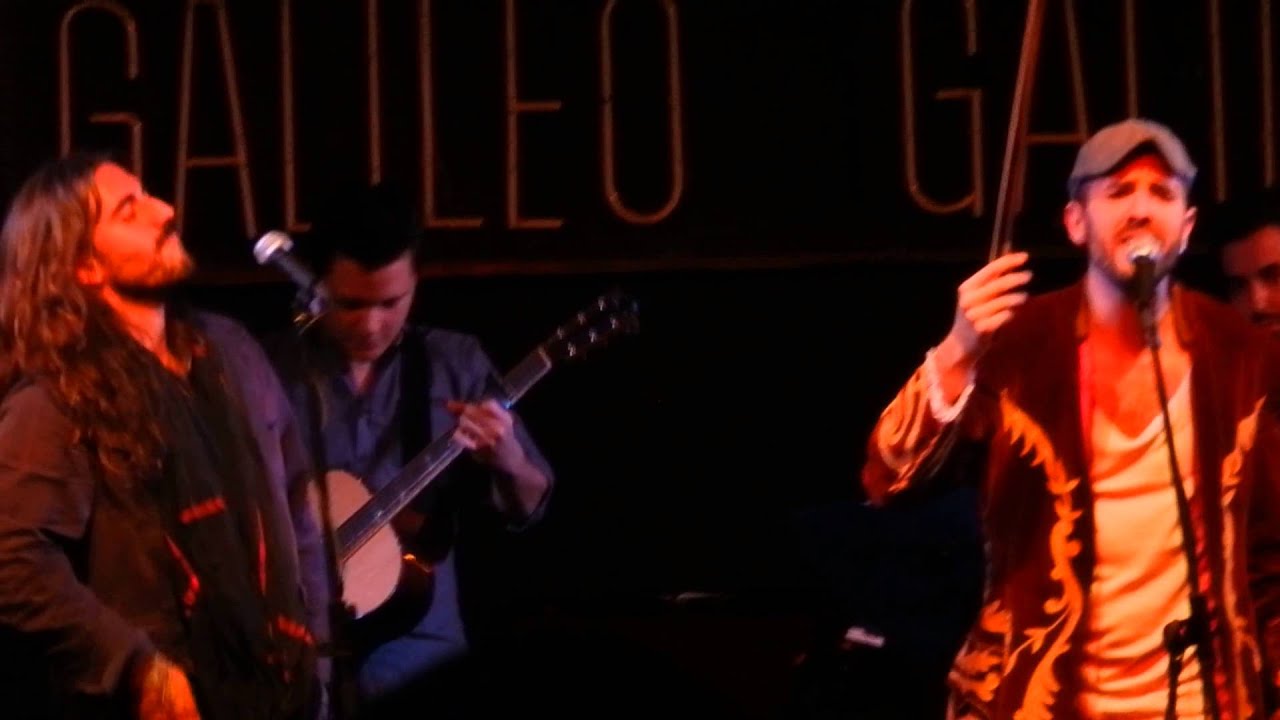 Lunas distintas . Marino Saiz y Andrés Suarez