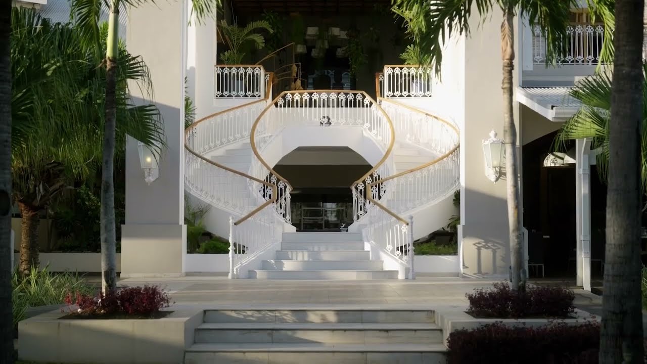 Sugar Beach Mauritius &ndash; Elegant Beachfront Resort on the West Coast of the Island