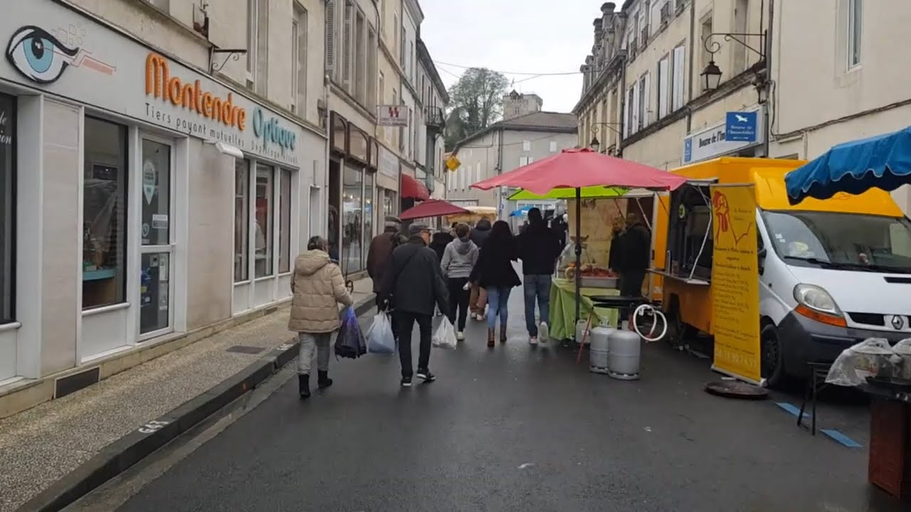 Discussing Sour Grapes At Montendre Market, France 🇫🇷