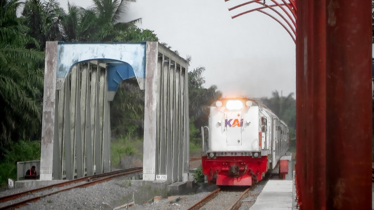 Momen Lokomotif Bintang CC 201 83 12 Berdinas KA Sribilah Pagi