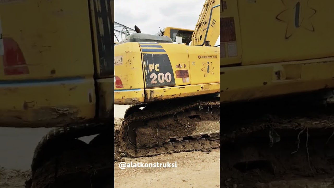 excavator Komatsu PC 200 Dilengkapi dengan kursi operator yang dapat disesuaikan dengan berat badan
