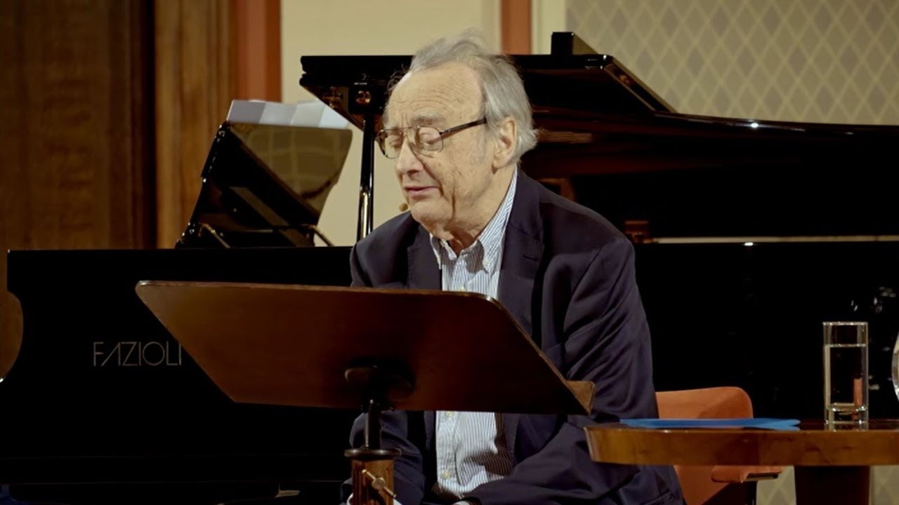 Alfred Brendel - Playing Mozart