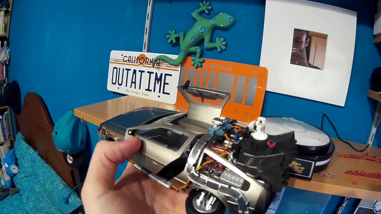 DeLorean flotante :)