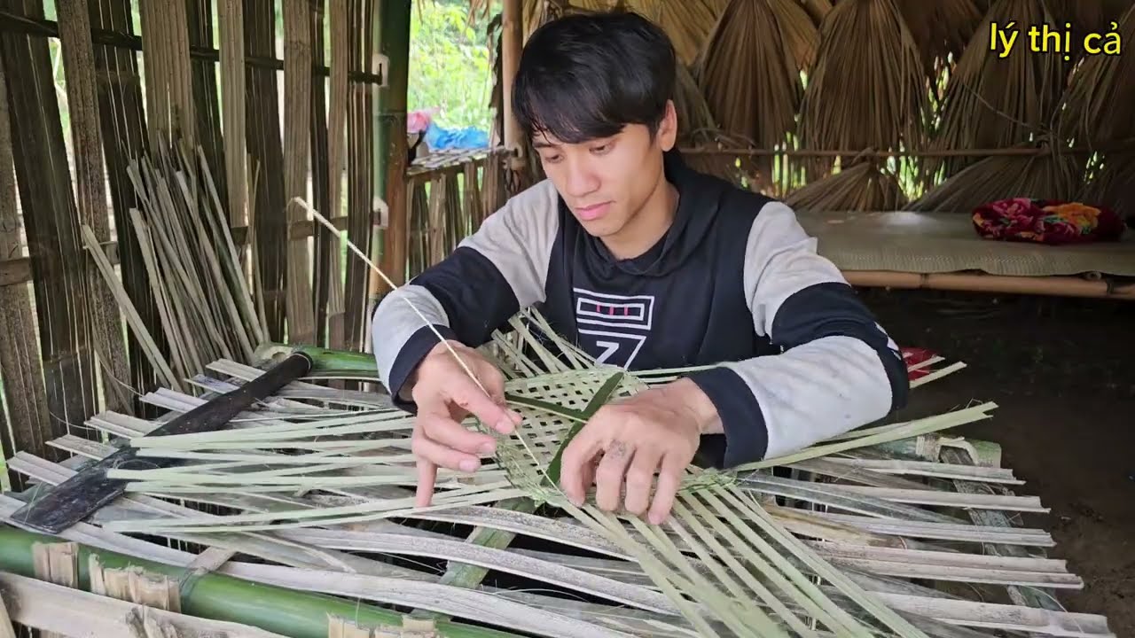Pregnant mothers - fish to sell at the market to make a living