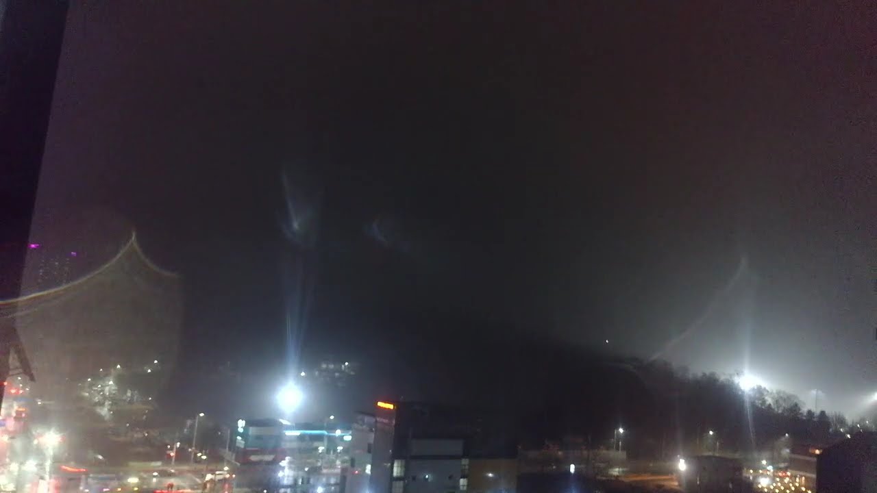 #봄 비 오는 밤 베란다 야경...찬양...