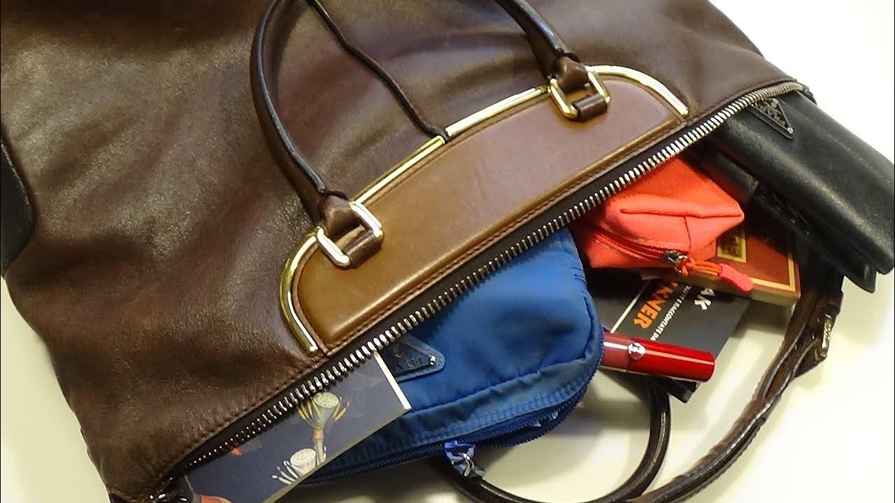 WHAT'S IN MY BAG? Ecco cosa porto con me per brevi viaggi in treno.