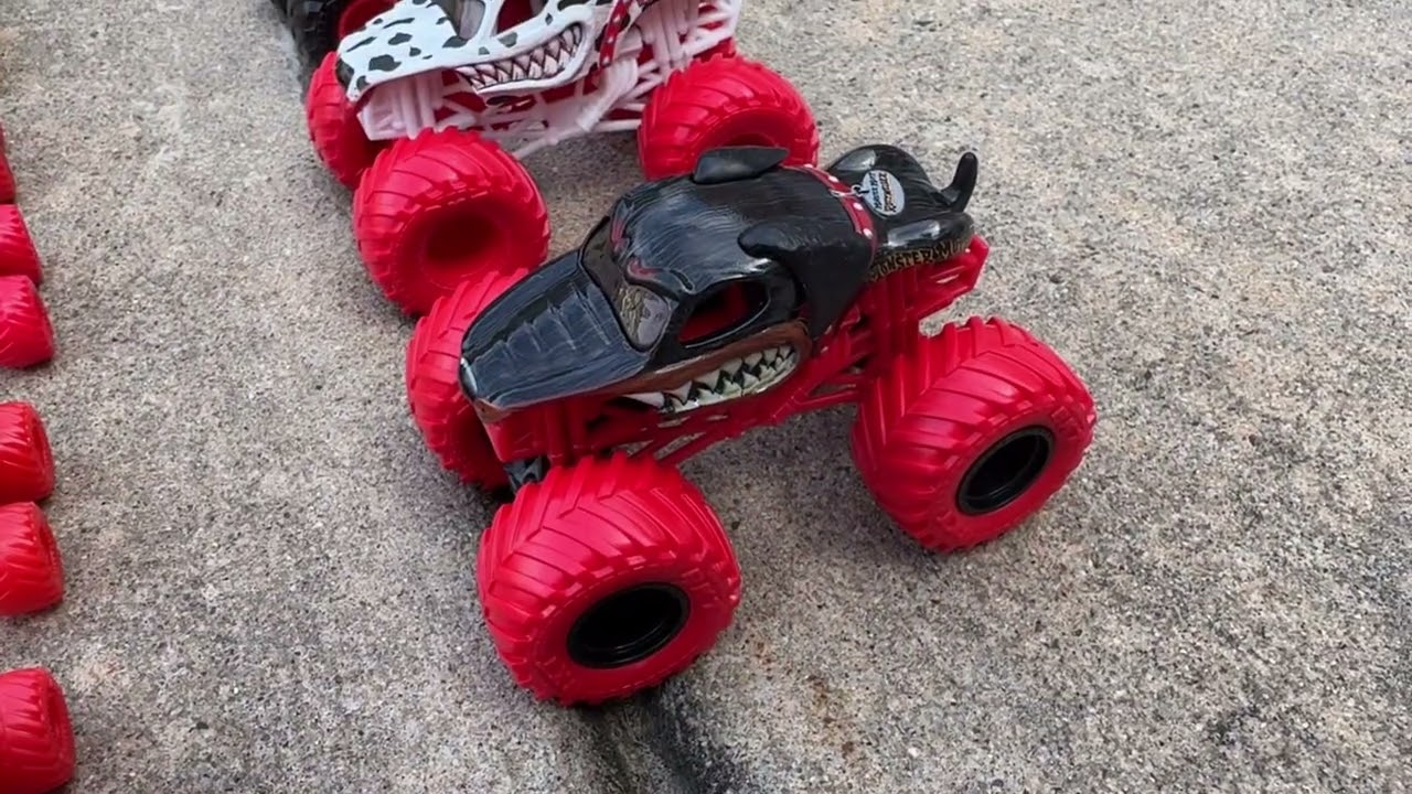 MONSTER MUTT MONSTER TRUCK COLLECTION 09/2025 - Dog Monster trucks 😱😱😱