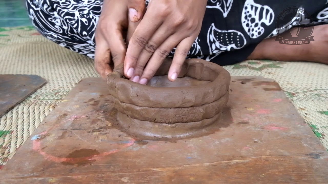 TUTORIAL MEMBUAT GERABAH TANPA ALAT CETAK atau ALAT PUTAR NANGSIB KERAMIK KASONGAN