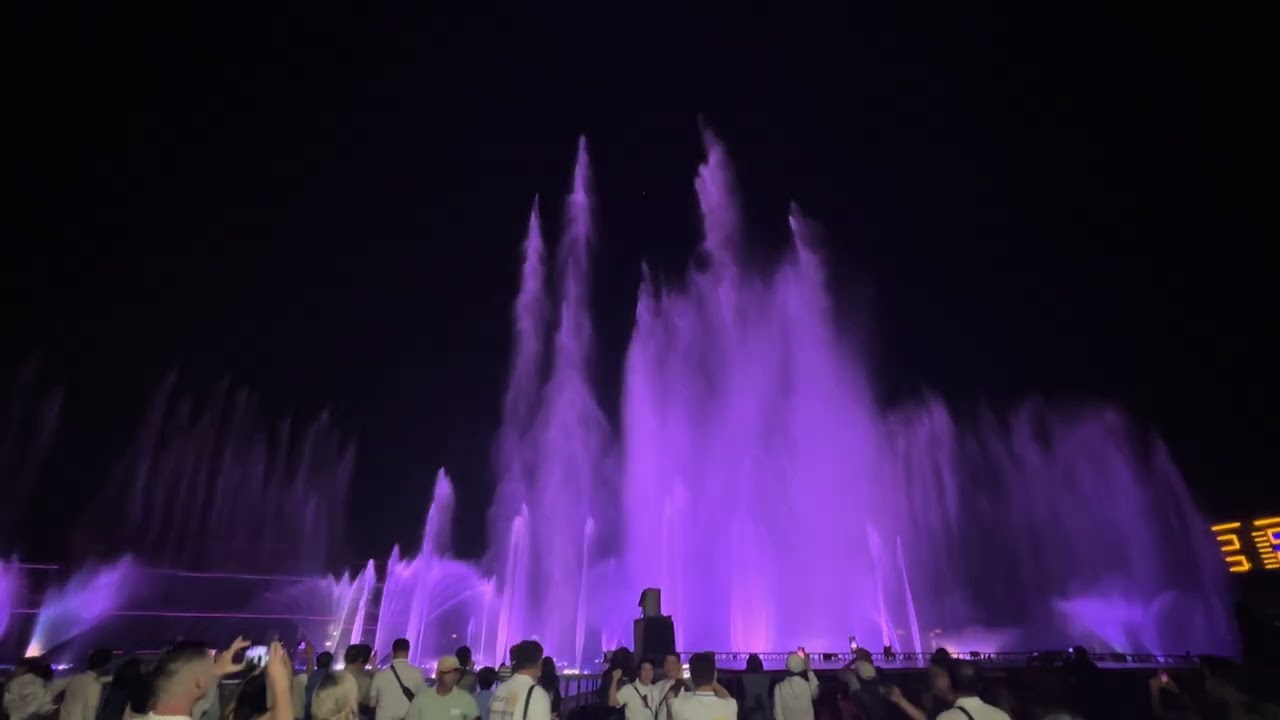 Tita Ann with the Happy Feet & Batimanas #okadamanila #okada #fountainshow 