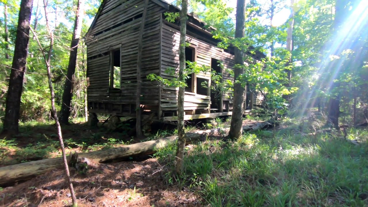 Exploring 160 Year Old Abandoned House In The Woods (Forgotten Community)