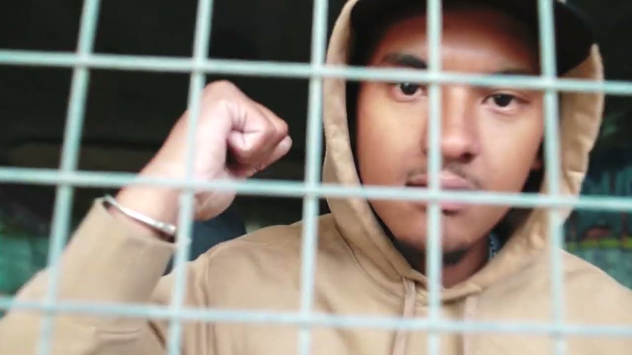 V2A - Pas la t&ecirc;te (Clip officiel)