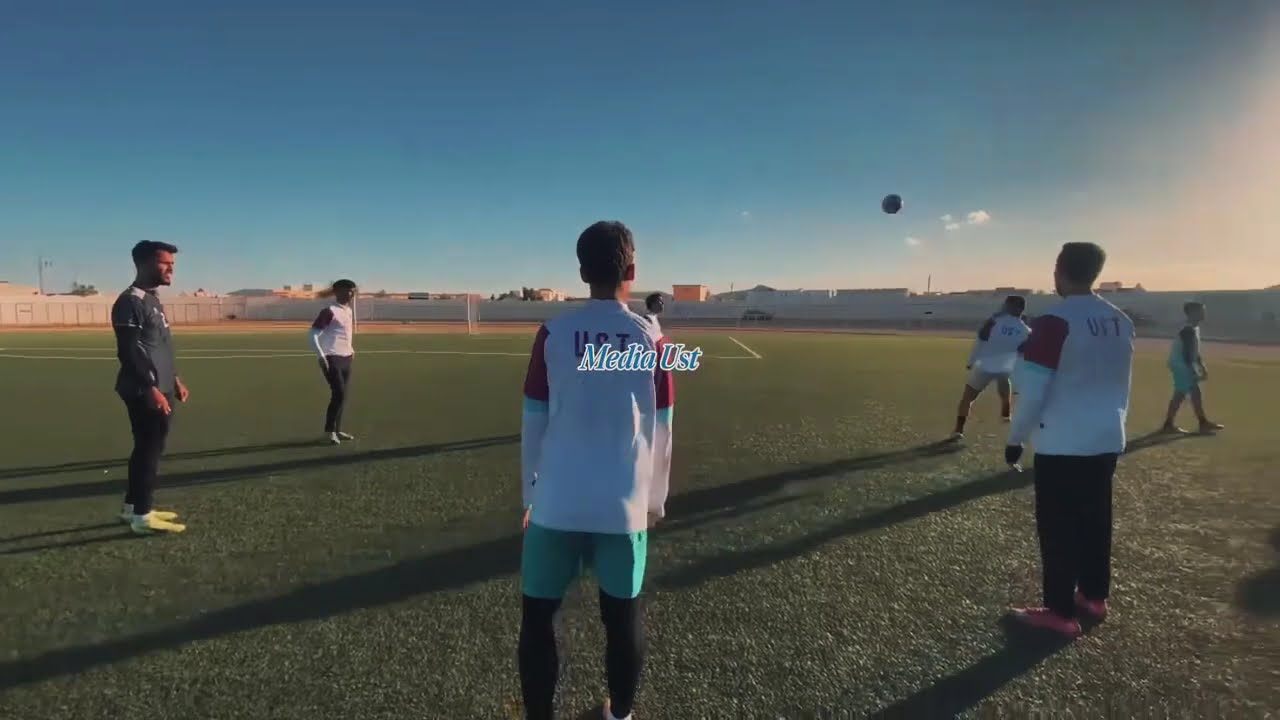 تدريبات الاتحاد الرياضي بتطاوين 💙❤️… حماس، انضباط، وروح جماعية.