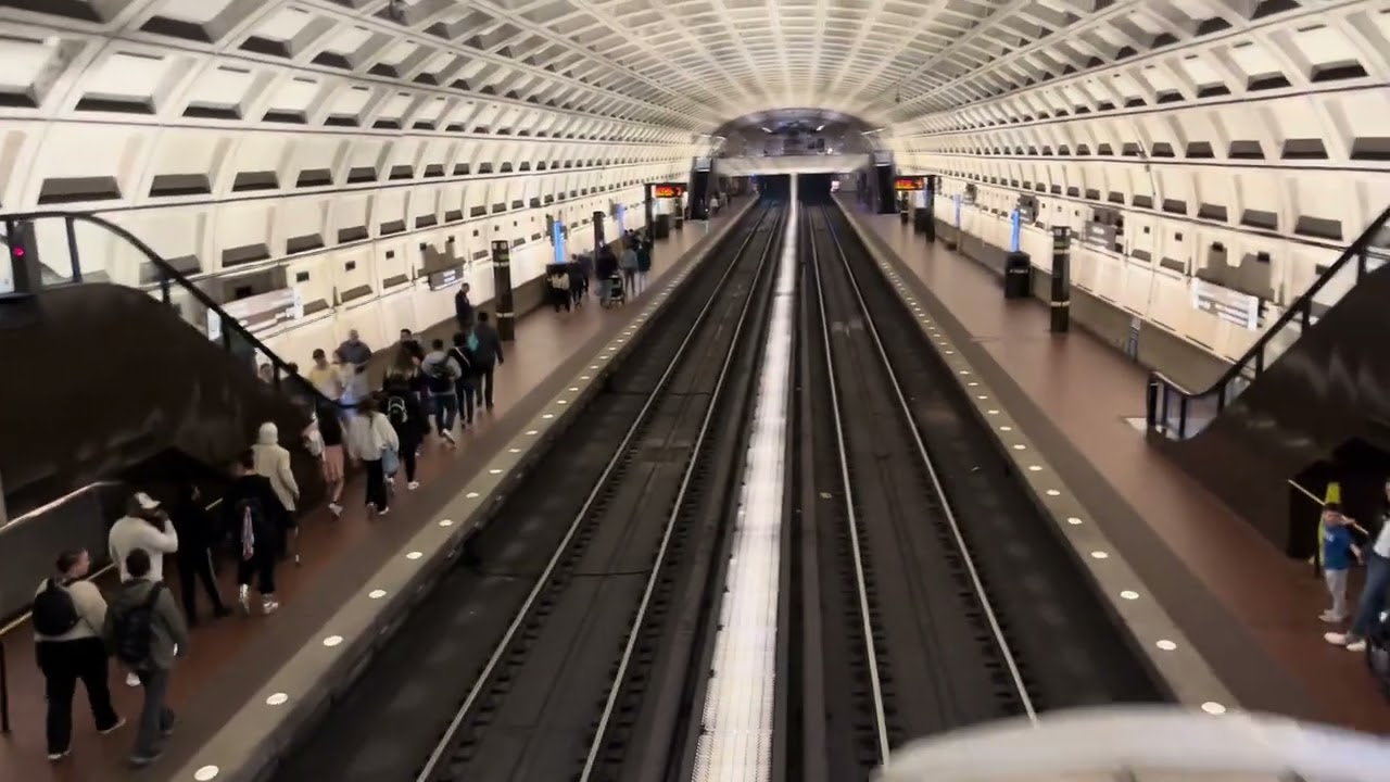 Easter Sunday! US Hydraulic Escalators, Smithsonian Metro Station - National Mall, Washington, DC