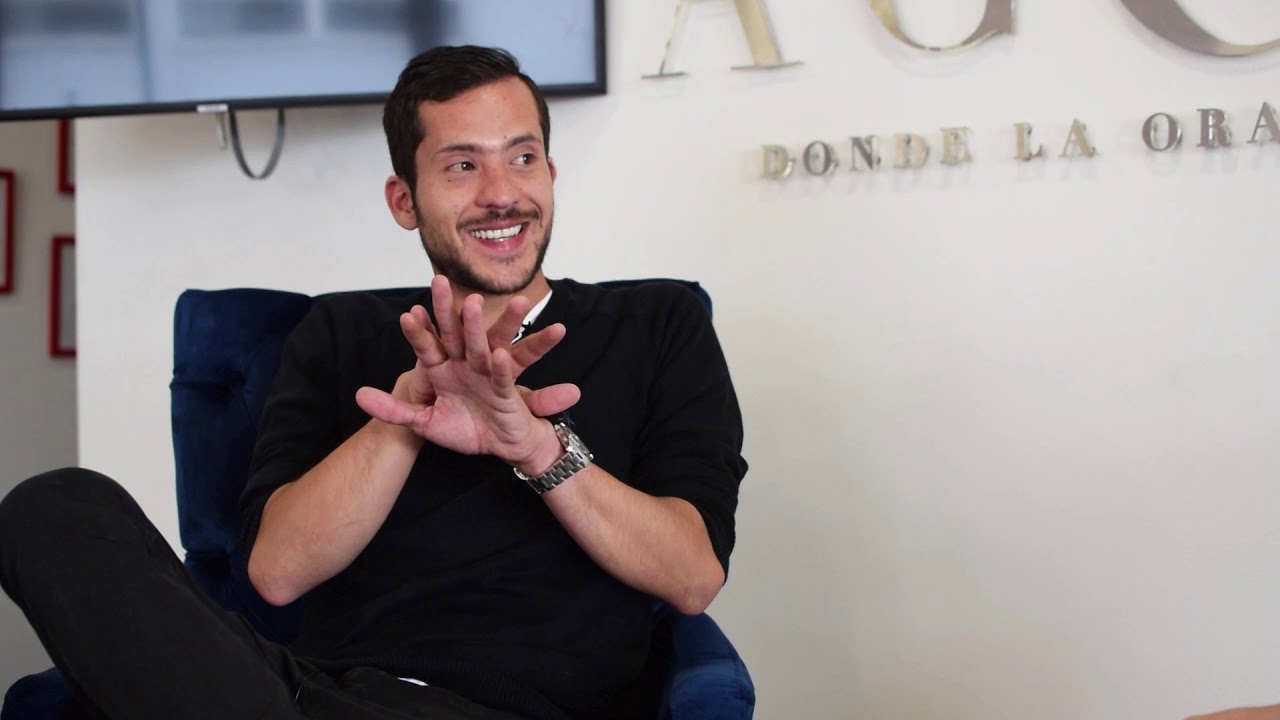 Oratoria, Lenguaje Corporal y Persuasión en Colombia: Felipe Riaño