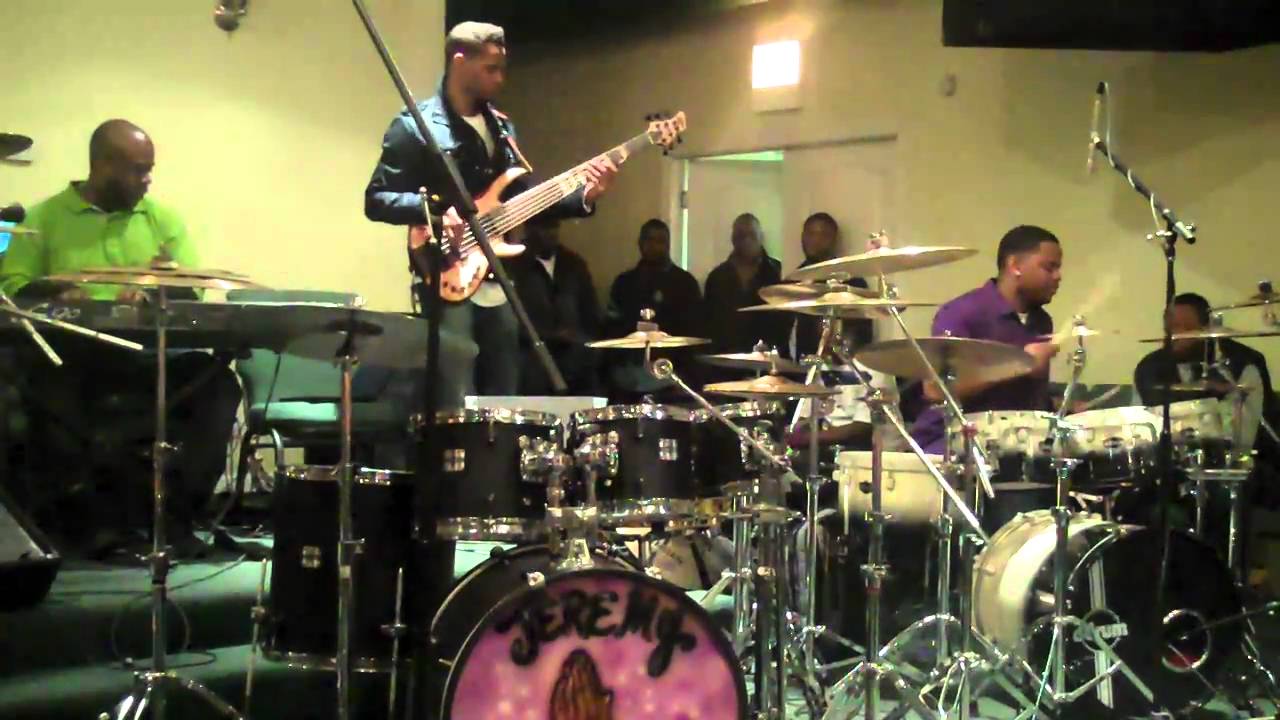 Donald Alford II performs "bass town" live Chicago