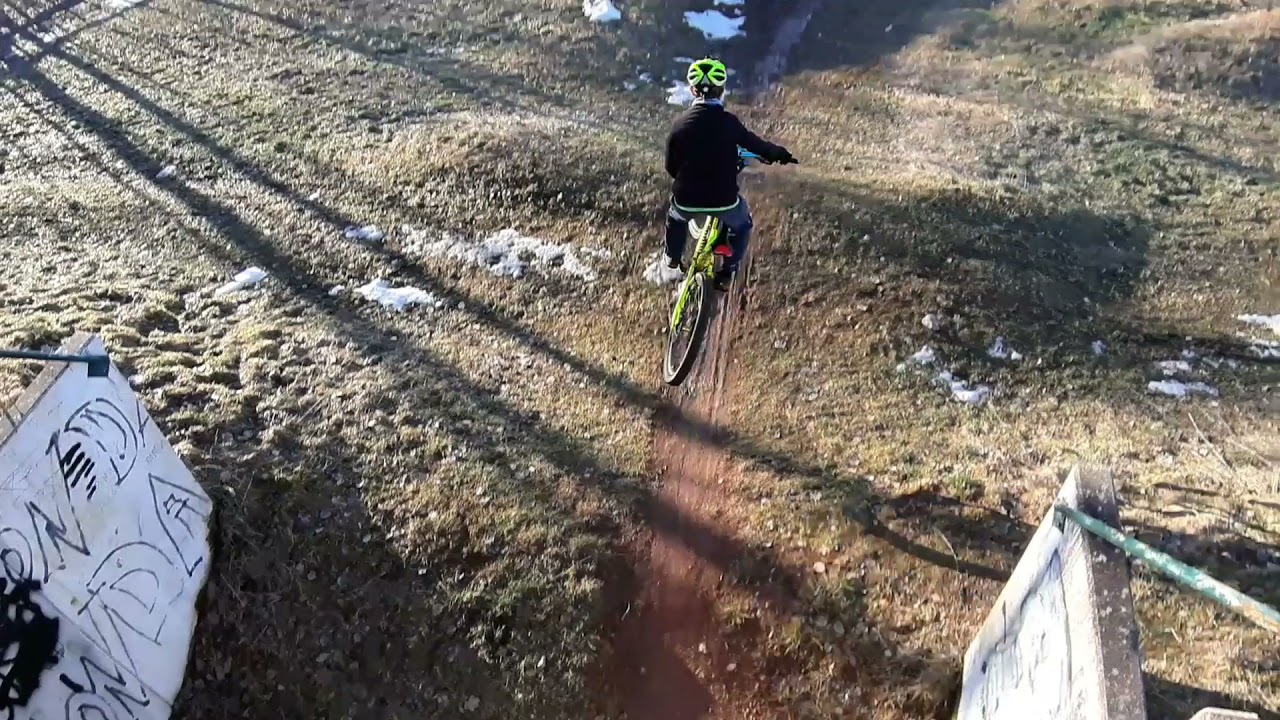 Downhill mtb in Stollberg an der 4 cross Strecke im Erzgebirge