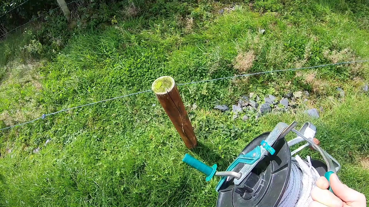 How to move an eletric fence ( STRIP GRAZING )