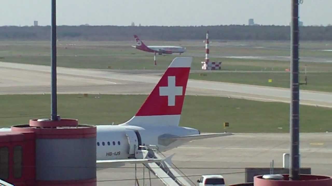 Flughafen Tegel TXL/EDDT (Startabbruch?),eine Boeing 737-700 der Air Berlin bricht den Start ab!