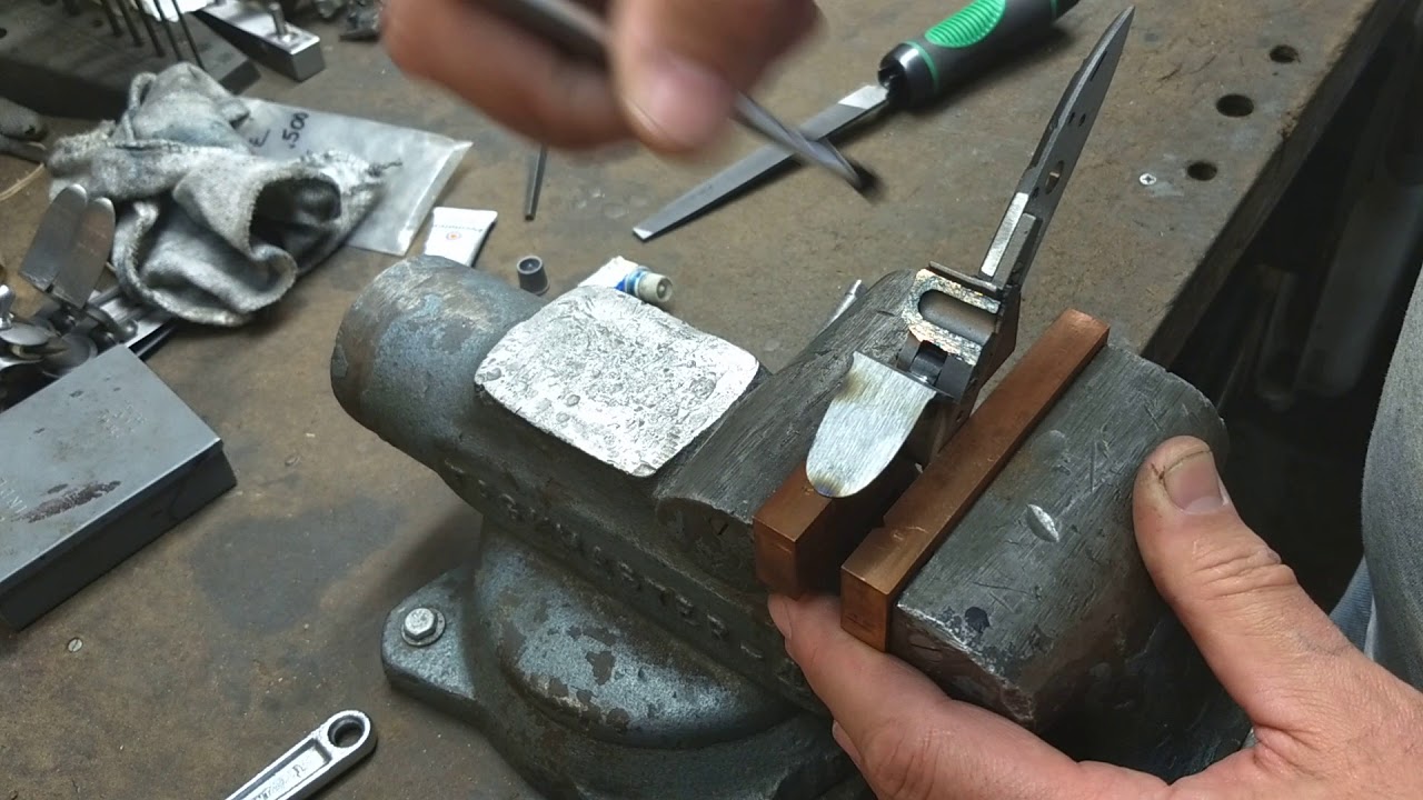 Frizzen Fitting of a Siler Lock