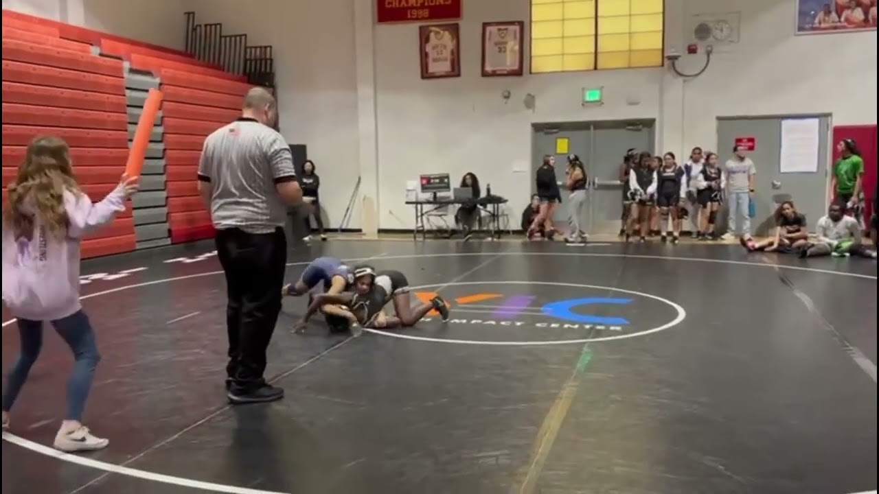 Rosemarie Fuentes vs Franessa Etienne 100lbs.