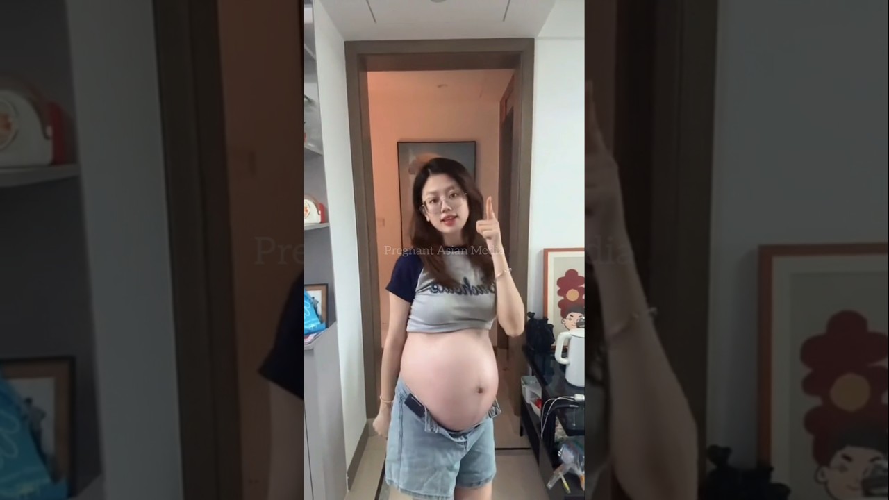 Pregnant Asian 215
