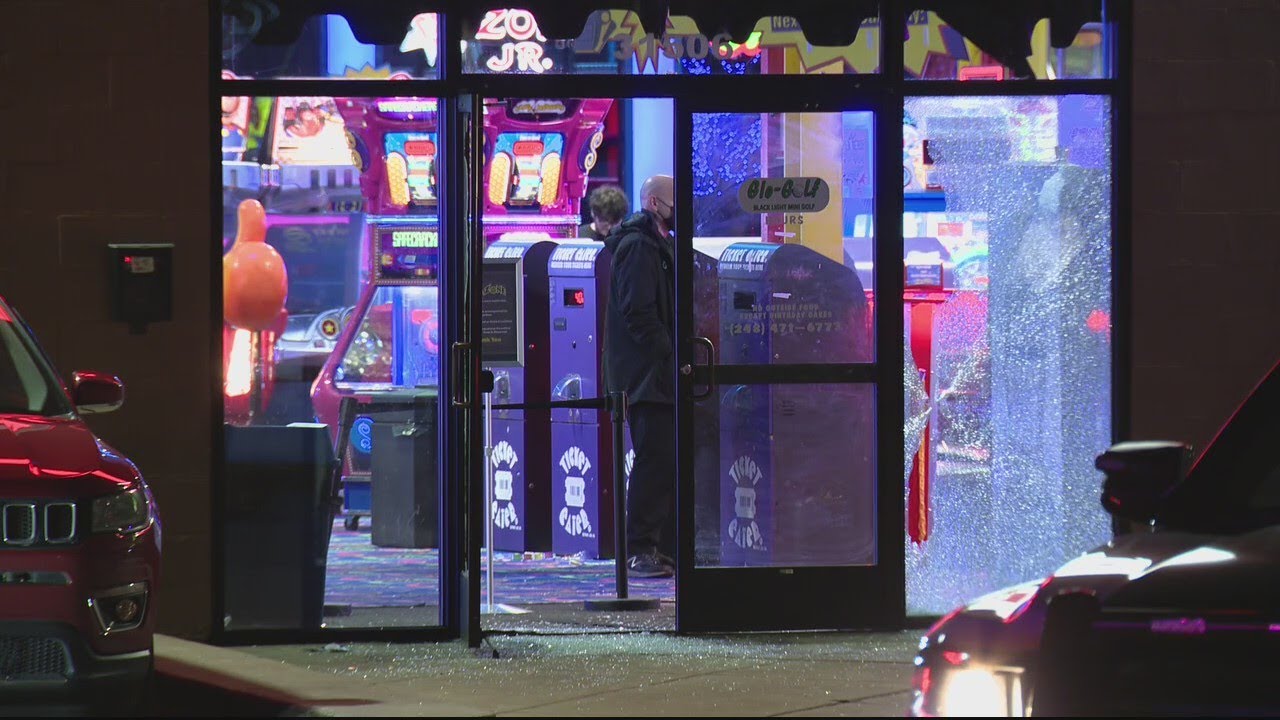 Shooting at Zap Zone shatters front door glass in Farmington