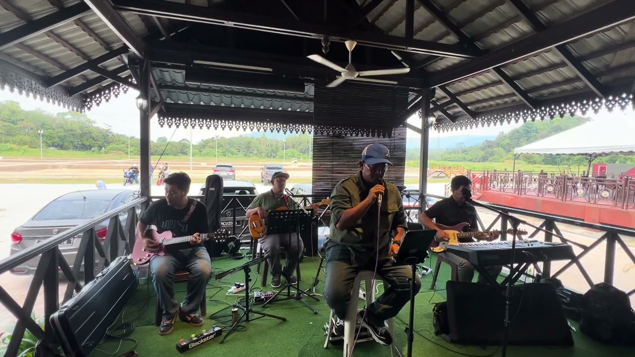 LENA DI ULIT INTAN (cover) Orkes SERAGAM HITAM