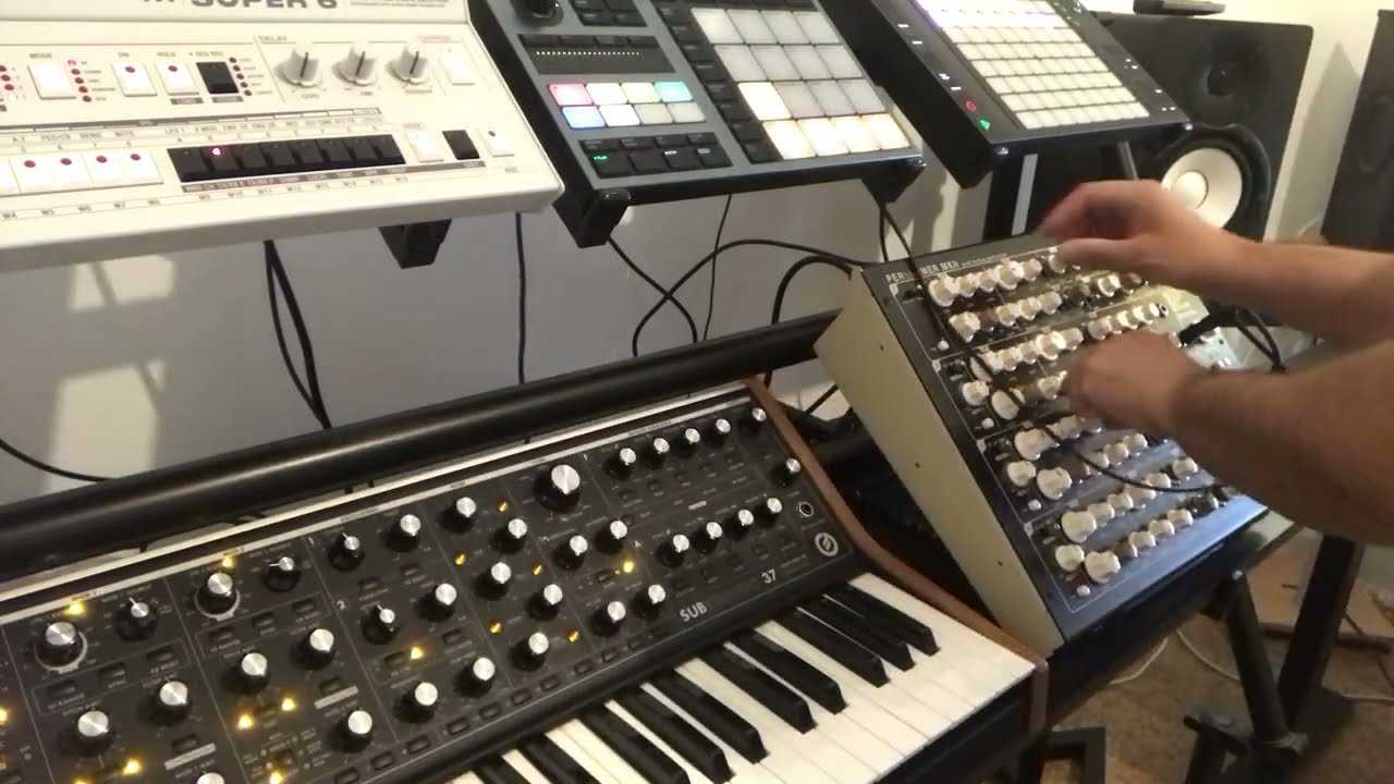 Flow 09 Melodic Techno JAM MOOG SUBSEQUENT 37 Vermona Perfourmer, UDO Super 6, Maschine+, Ableton