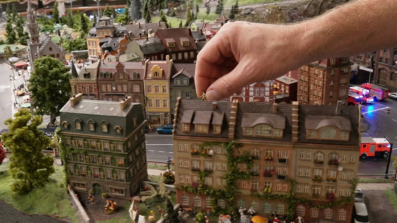 Walkaround through a 50,000,000 $ model railway: Miniatur Wunderland Germany