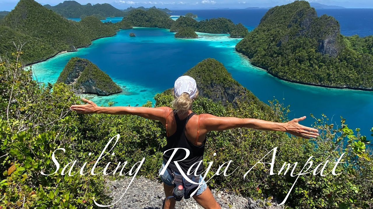 Circumnavigating Wayag RAJA AMPAT